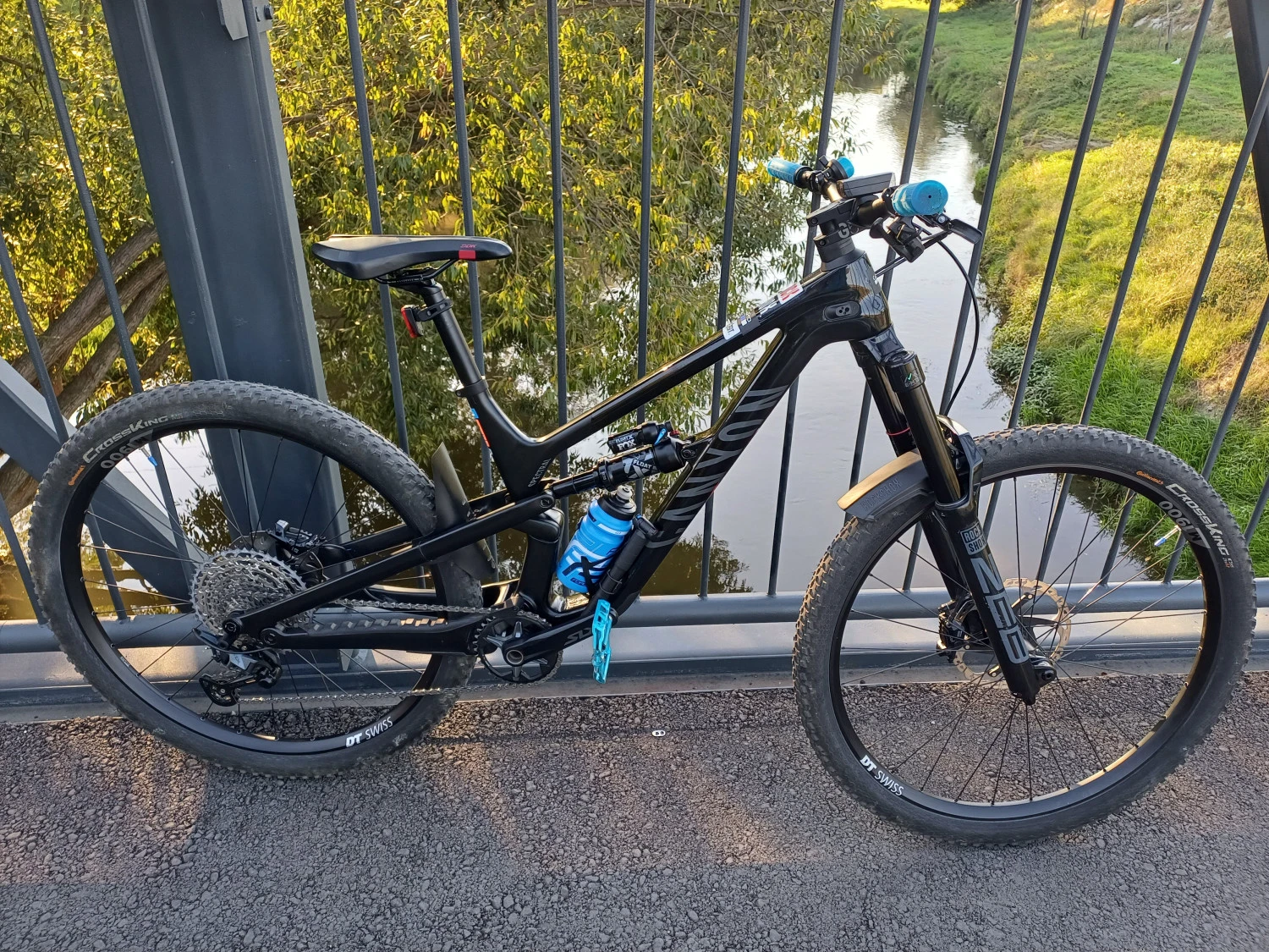 1. Canyon Spectral CF7 Carbon 29 M