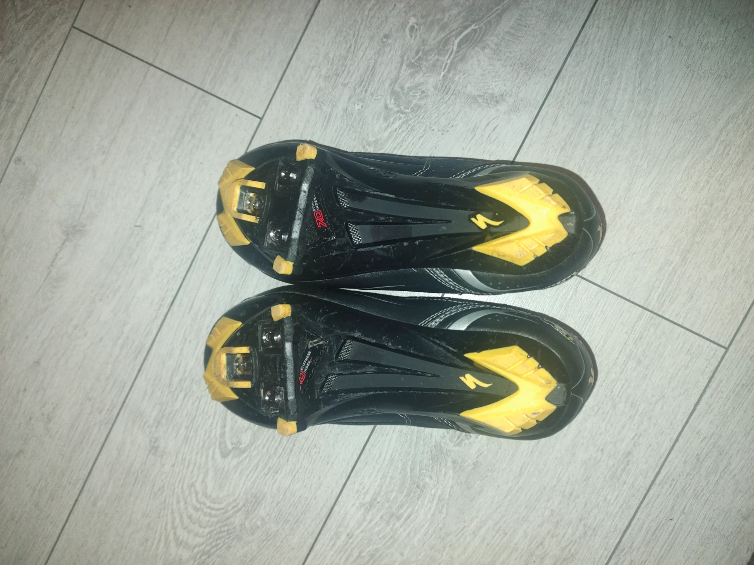 7. Pantofi ciclism sosea Specialized