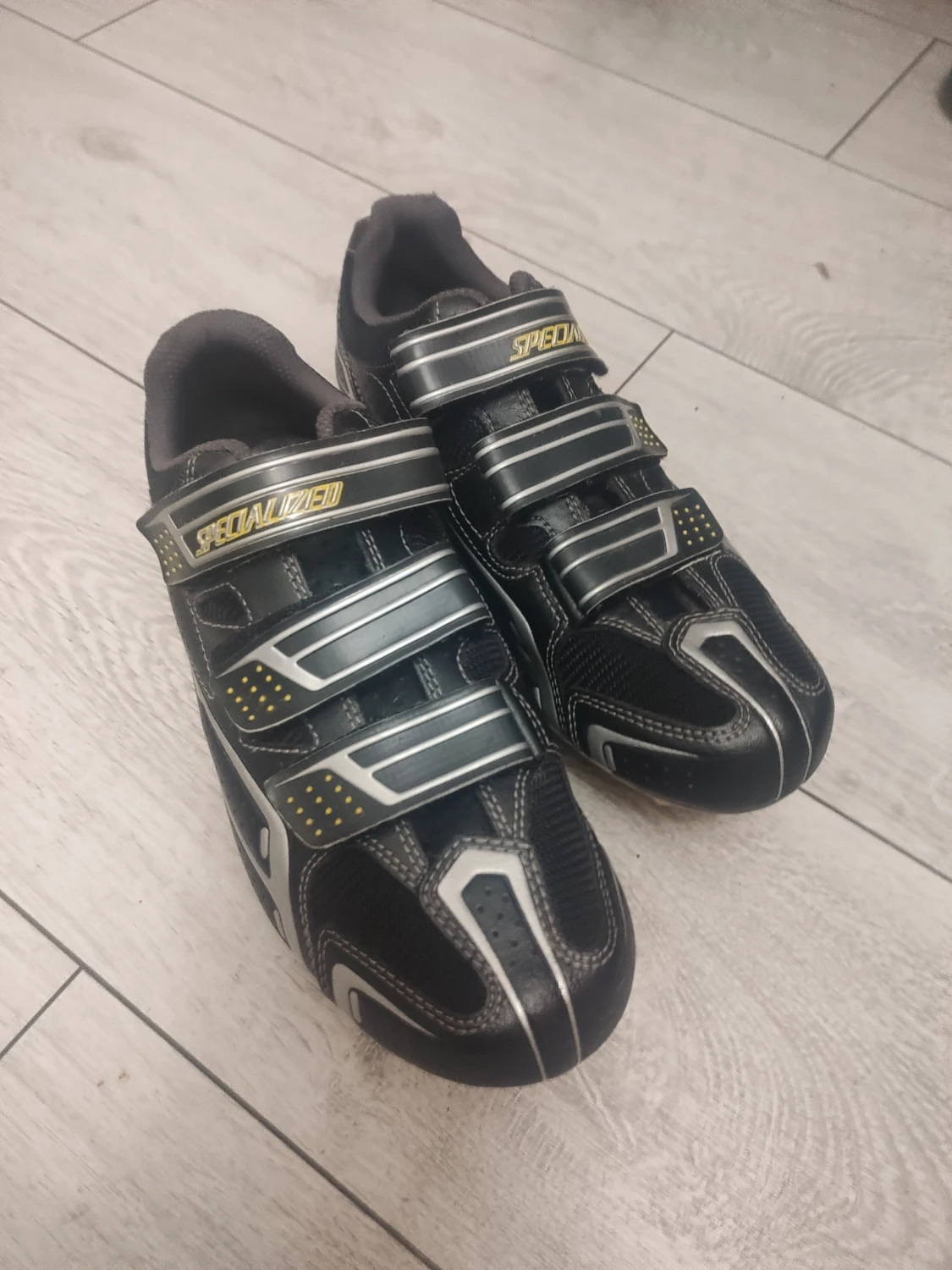 8. Pantofi ciclism sosea Specialized