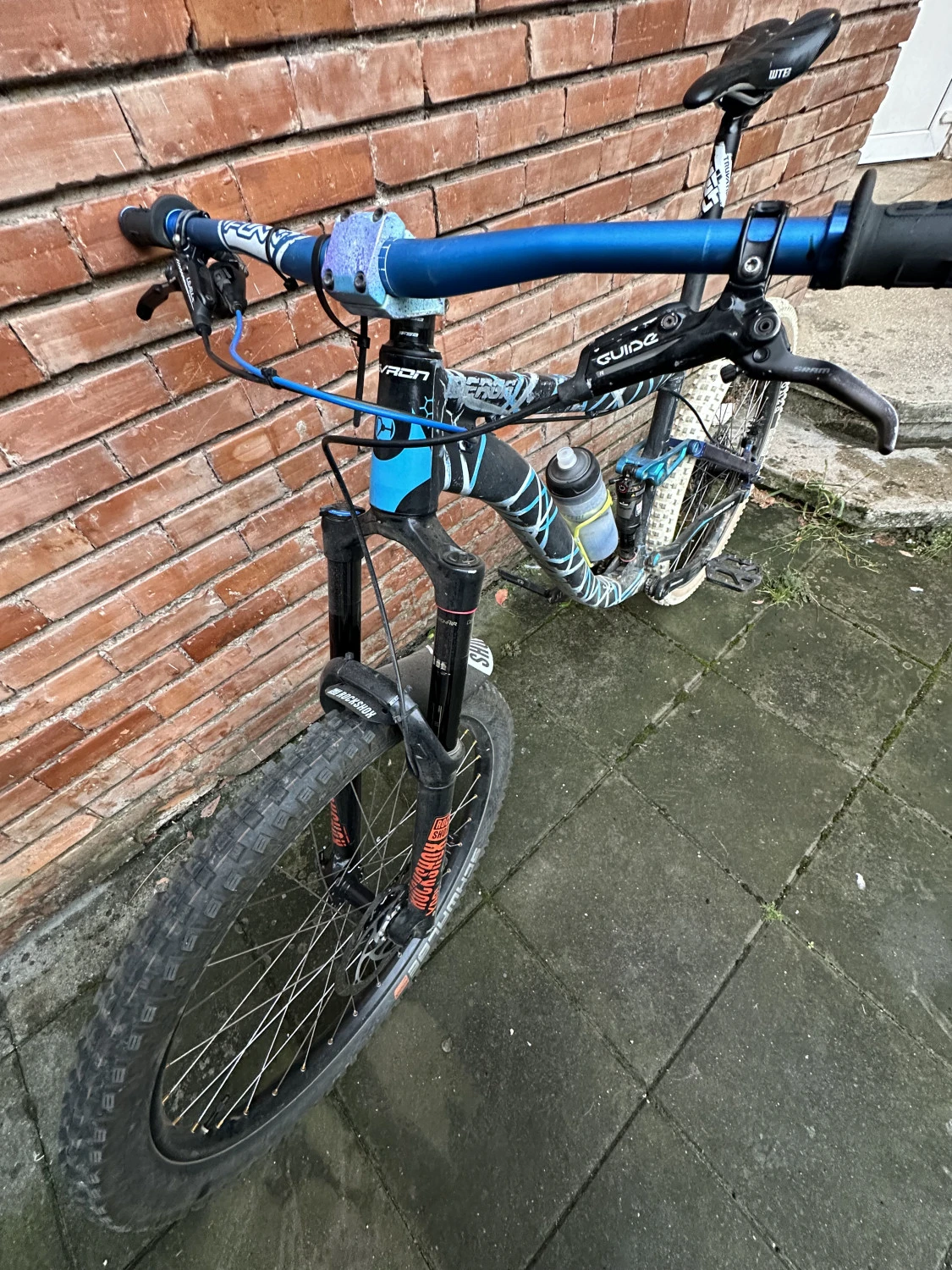 5. DEVRON ZERGA FS L / RockShox Yari 180mm / 27.5