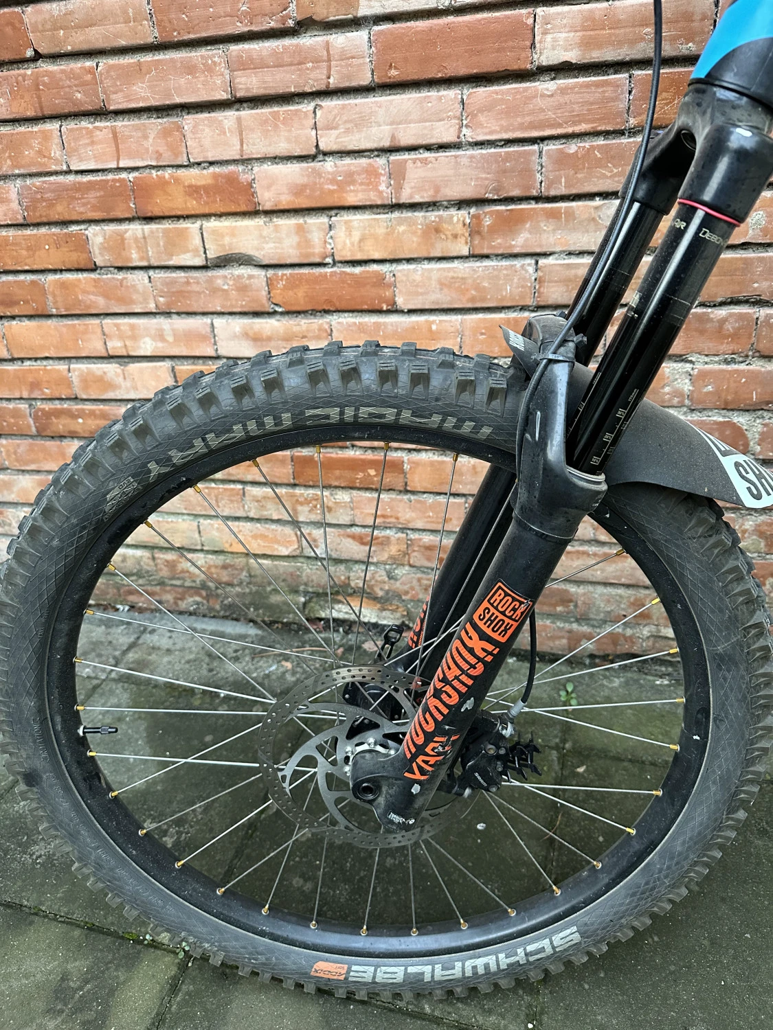 8. DEVRON ZERGA FS L / RockShox Yari 180mm / 27.5