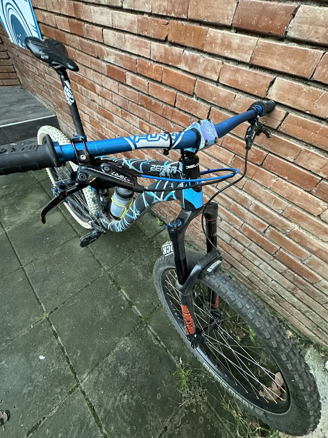 7. DEVRON ZERGA FS L / RockShox Yari 180mm / 27.5
