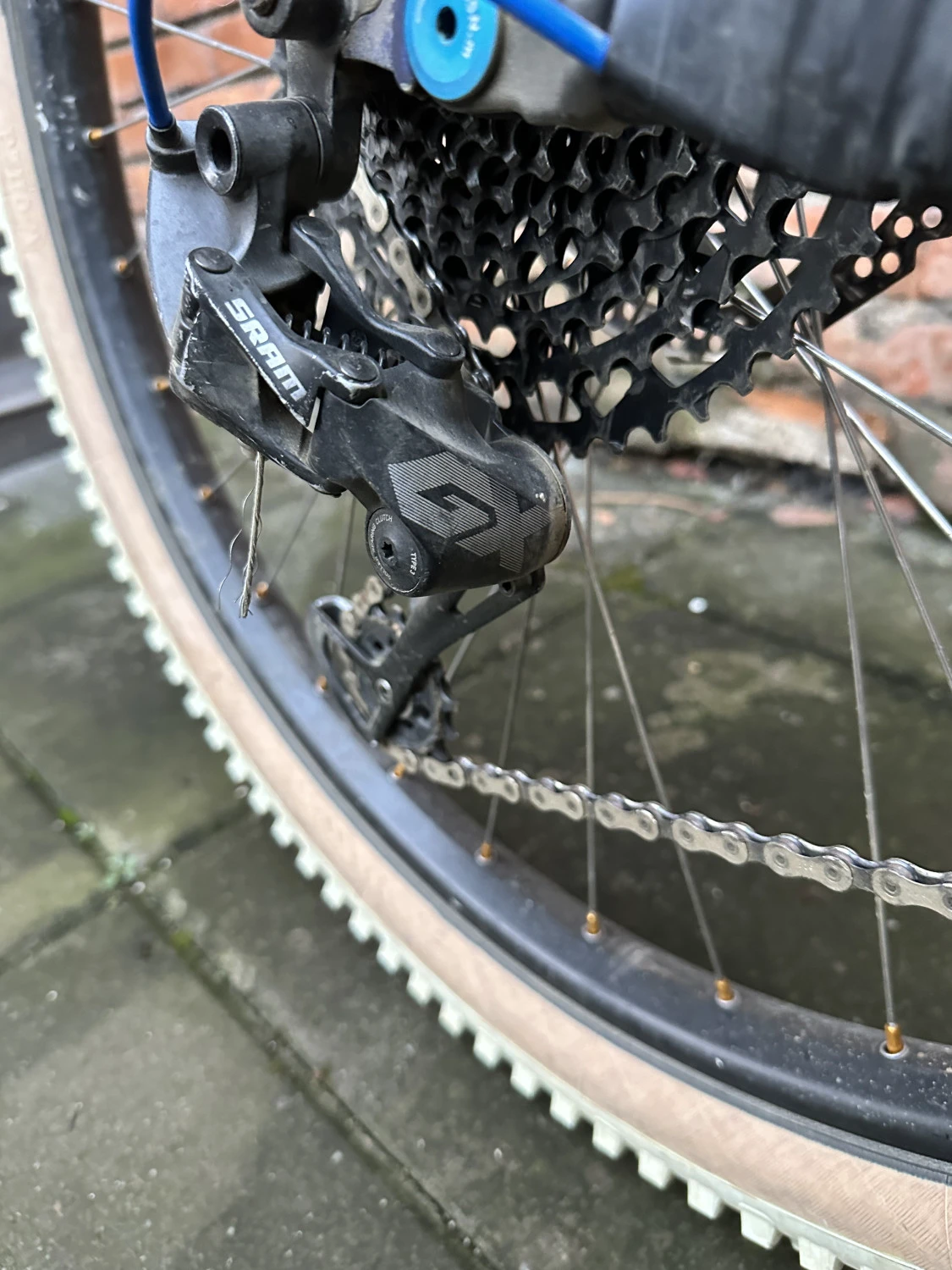 1. DEVRON ZERGA FS L / RockShox Yari 180mm / 27.5