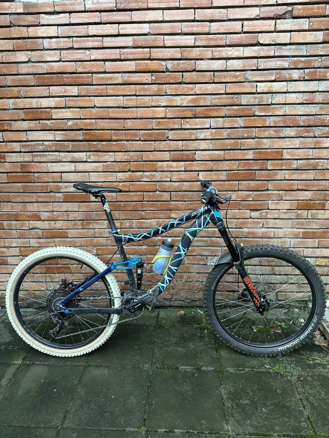 9. DEVRON ZERGA FS L / RockShox Yari 180mm / 27.5
