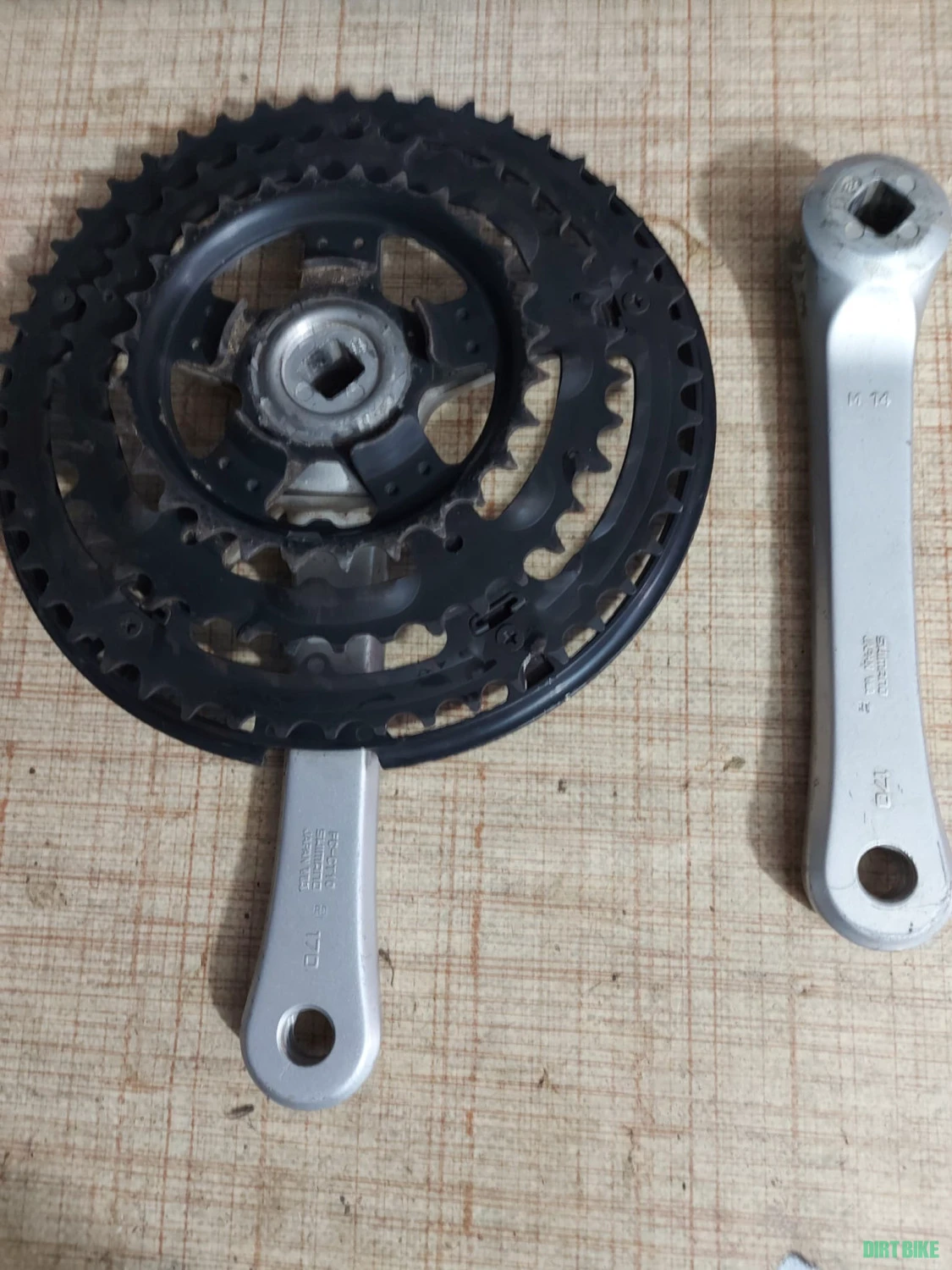 1. Angrenaj pedalier Shimano Altus C10