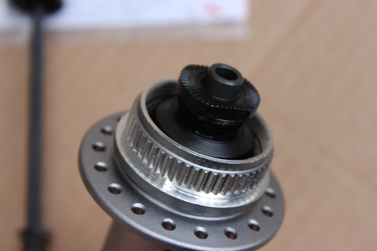 3. Shimano HB-M4050 Center-Lock butuc fata 36H + QR alu