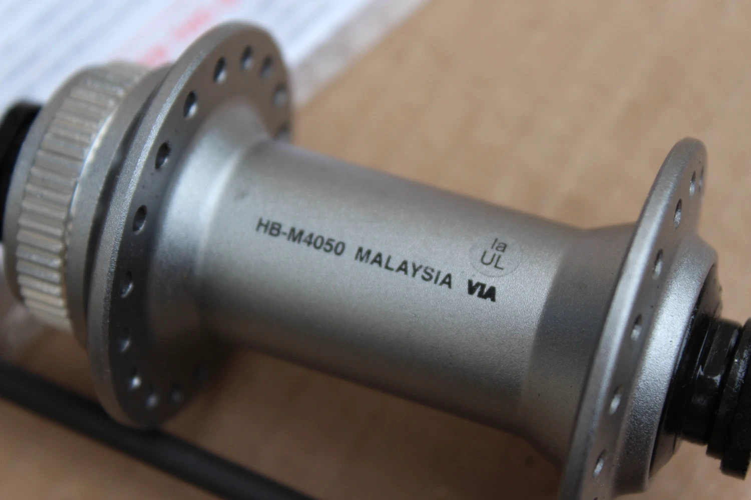 2. Shimano HB-M4050 Center-Lock butuc fata 36H + QR alu