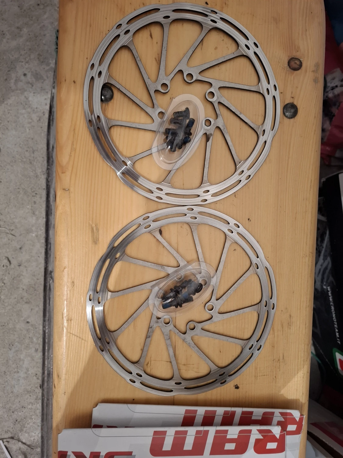1. Discuri frana SRAM 160mm, 6 suruburi