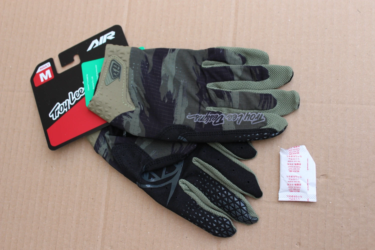 1. Troy Lee Designs Air Brushed Camo manusi MTB - Medium