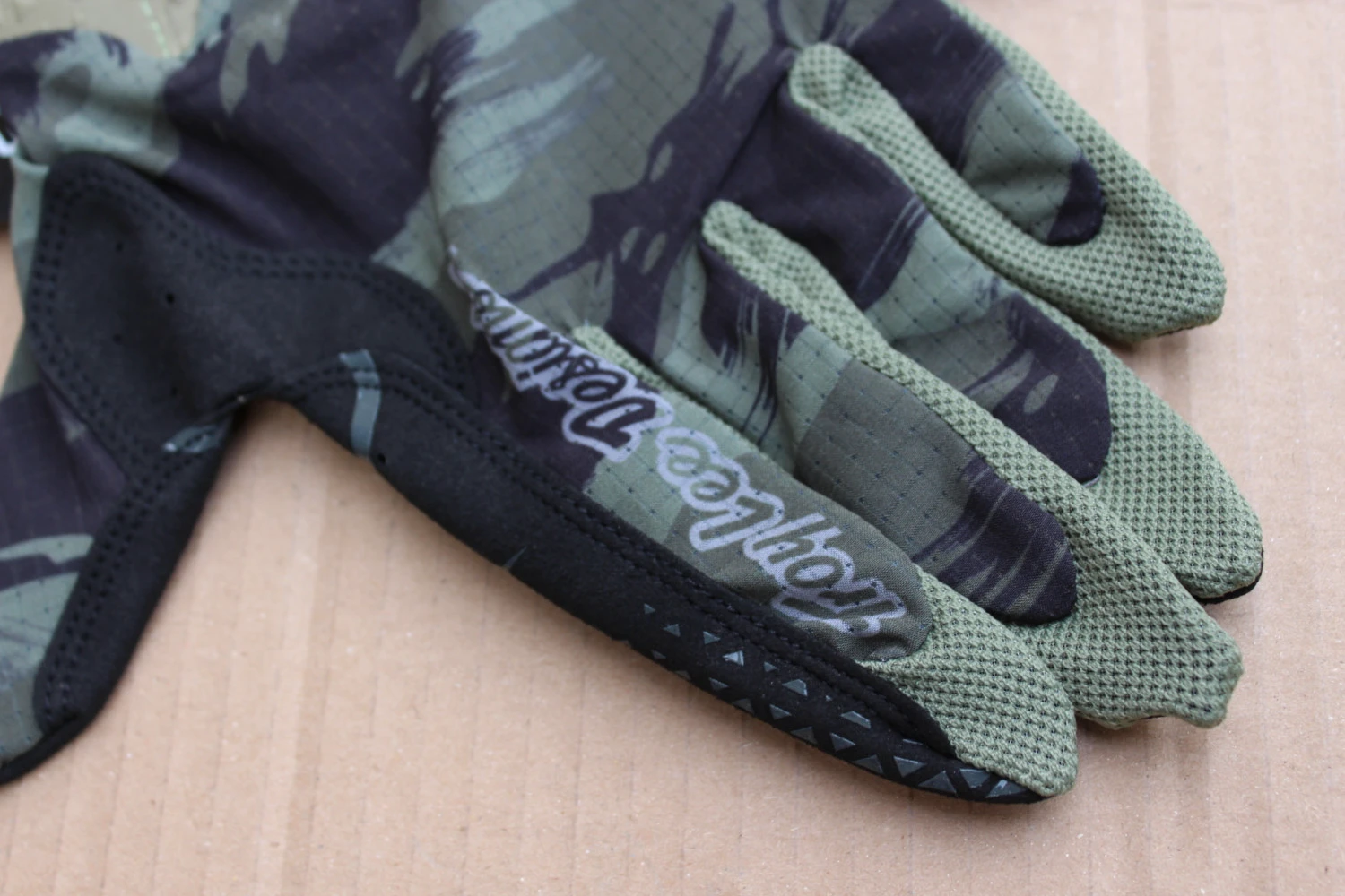 2. Troy Lee Designs Air Brushed Camo manusi MTB - XL