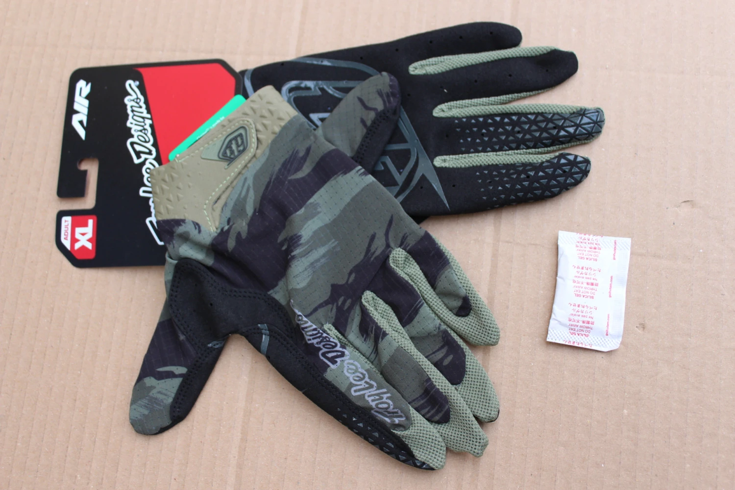1. Troy Lee Designs Air Brushed Camo manusi MTB - XL