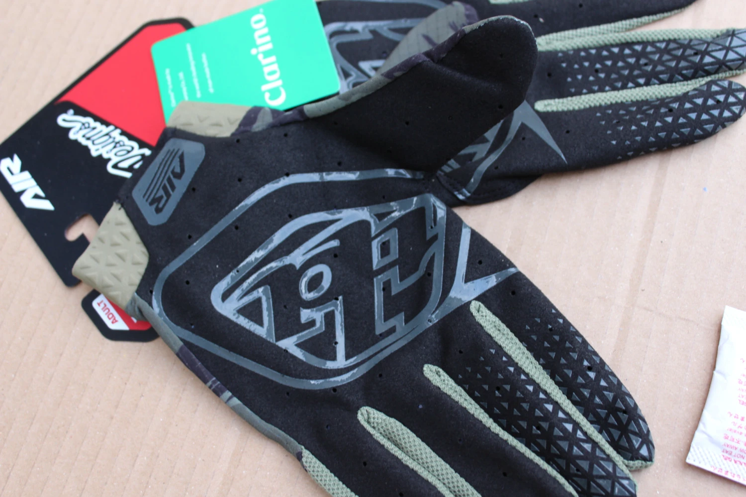 3. Troy Lee Designs Air Brushed Camo manusi MTB - XL