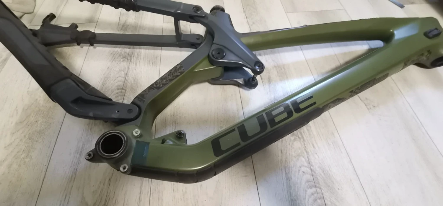1. Vand Cube Two15 Carbon Marime L