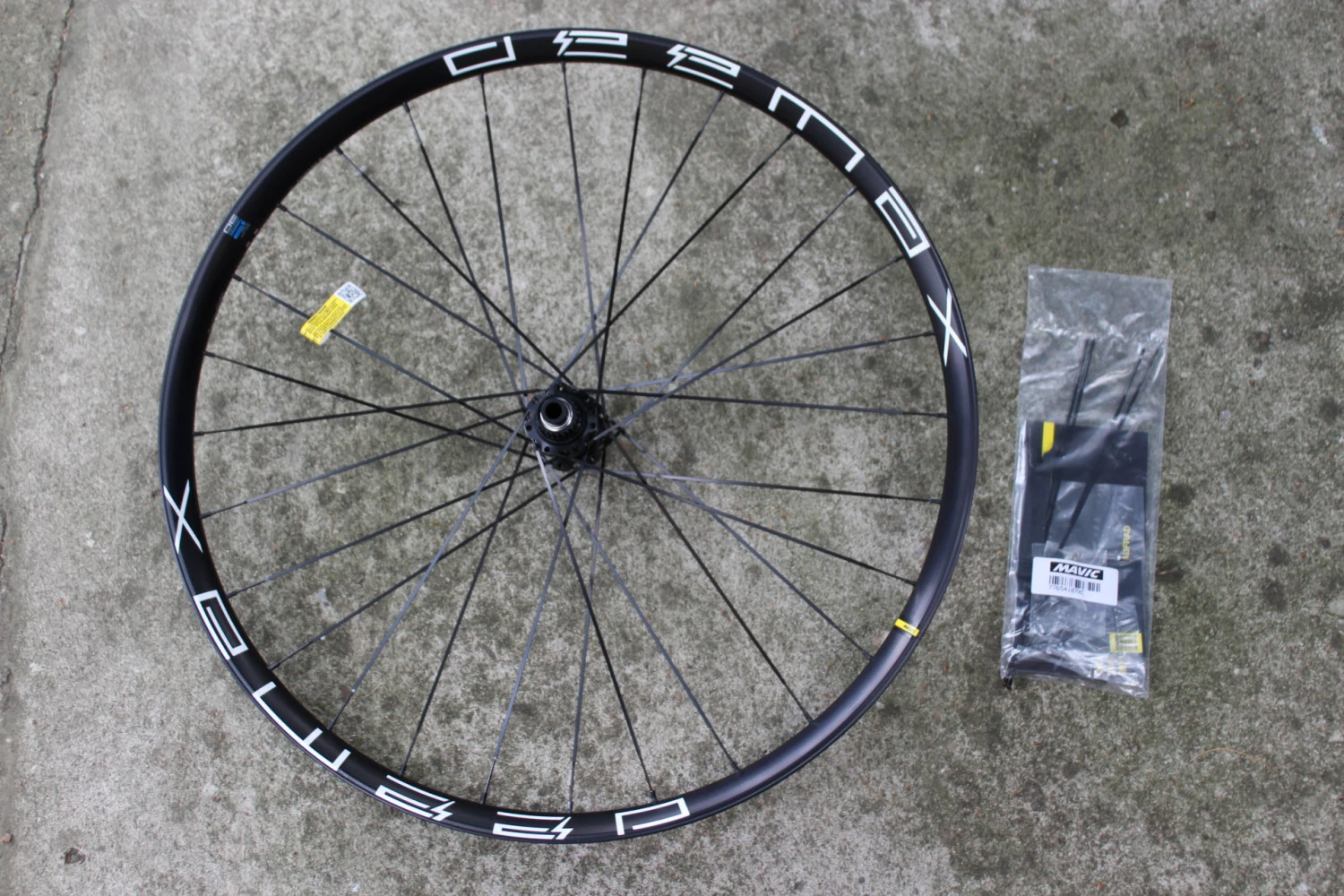 1. Roata spate Mavic E-Deemax 30 Disc Boost E-MTB/MTB 29" HG Microspline