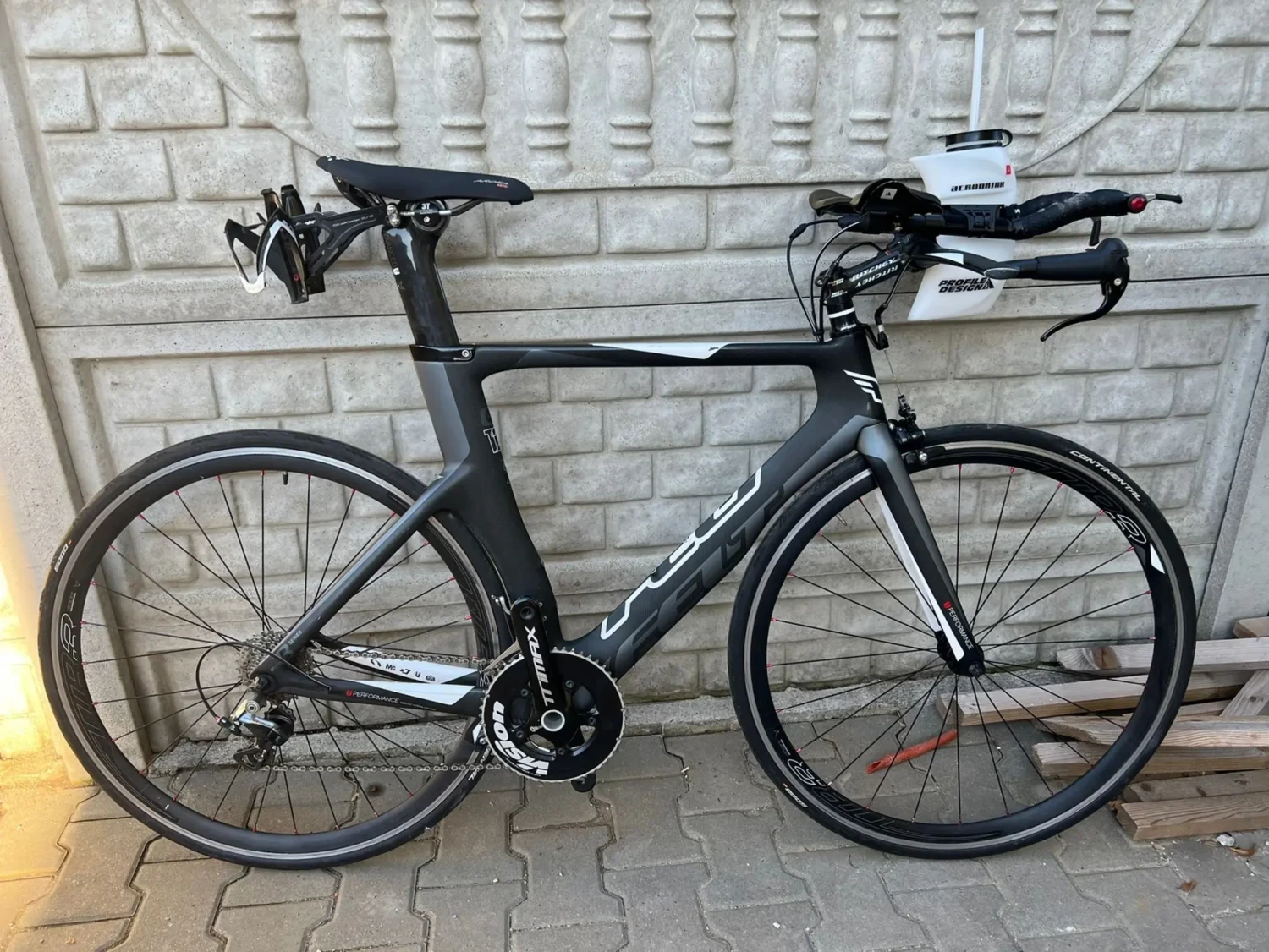 1. Bicicleta carbon contratimp triatlon Felt B12