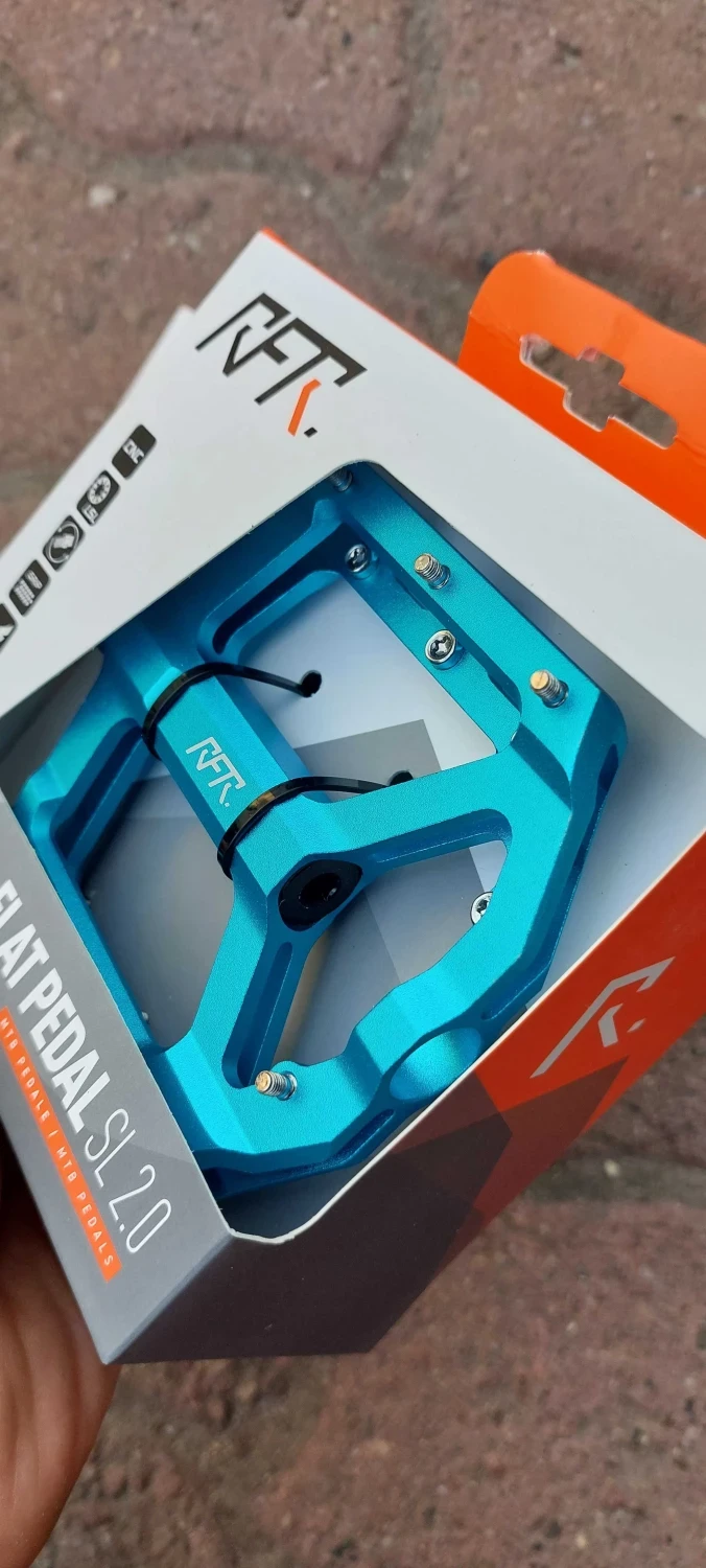 1. Pedale MTB RFR Flat 2.0 albastru