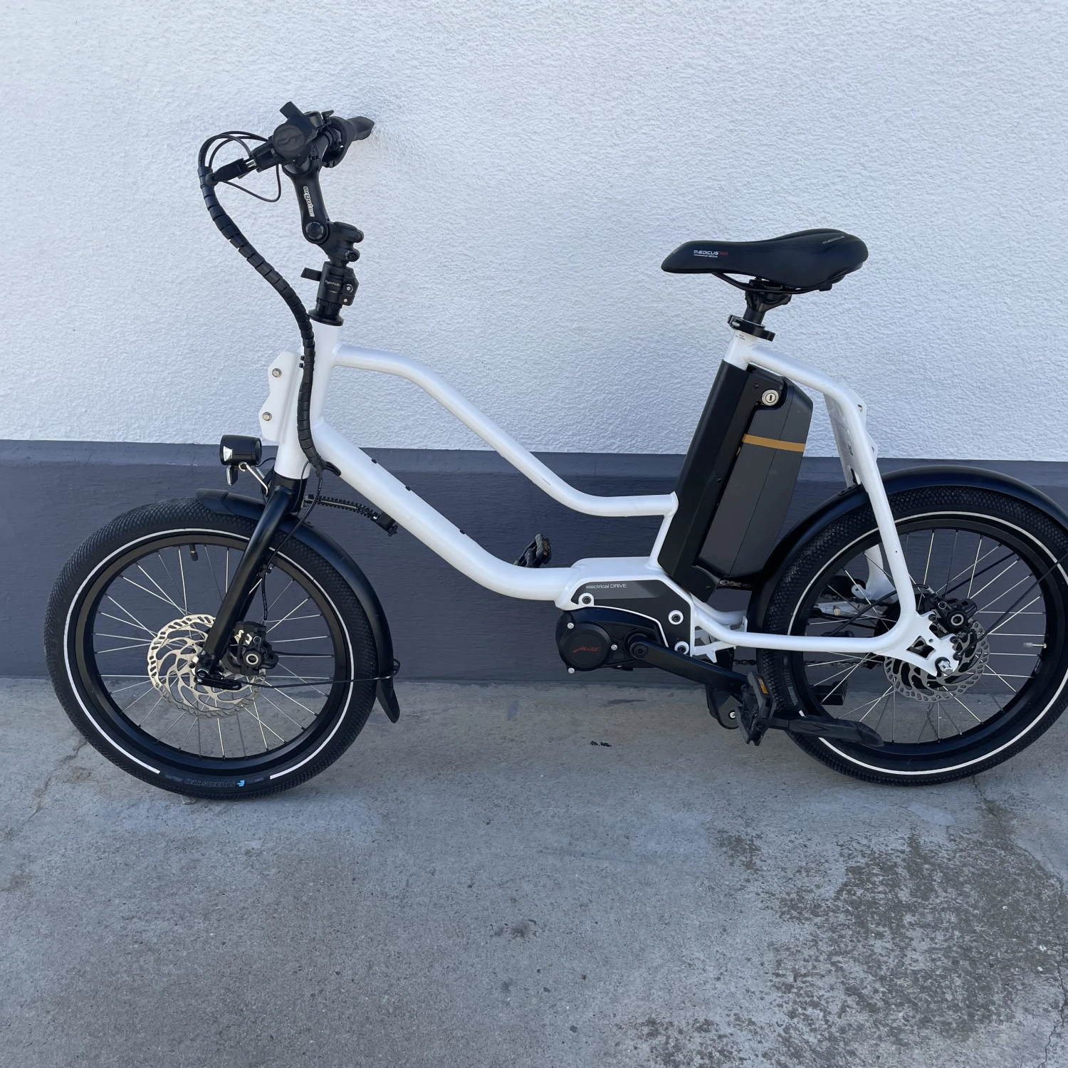 1. Bicicleta electrica 20"