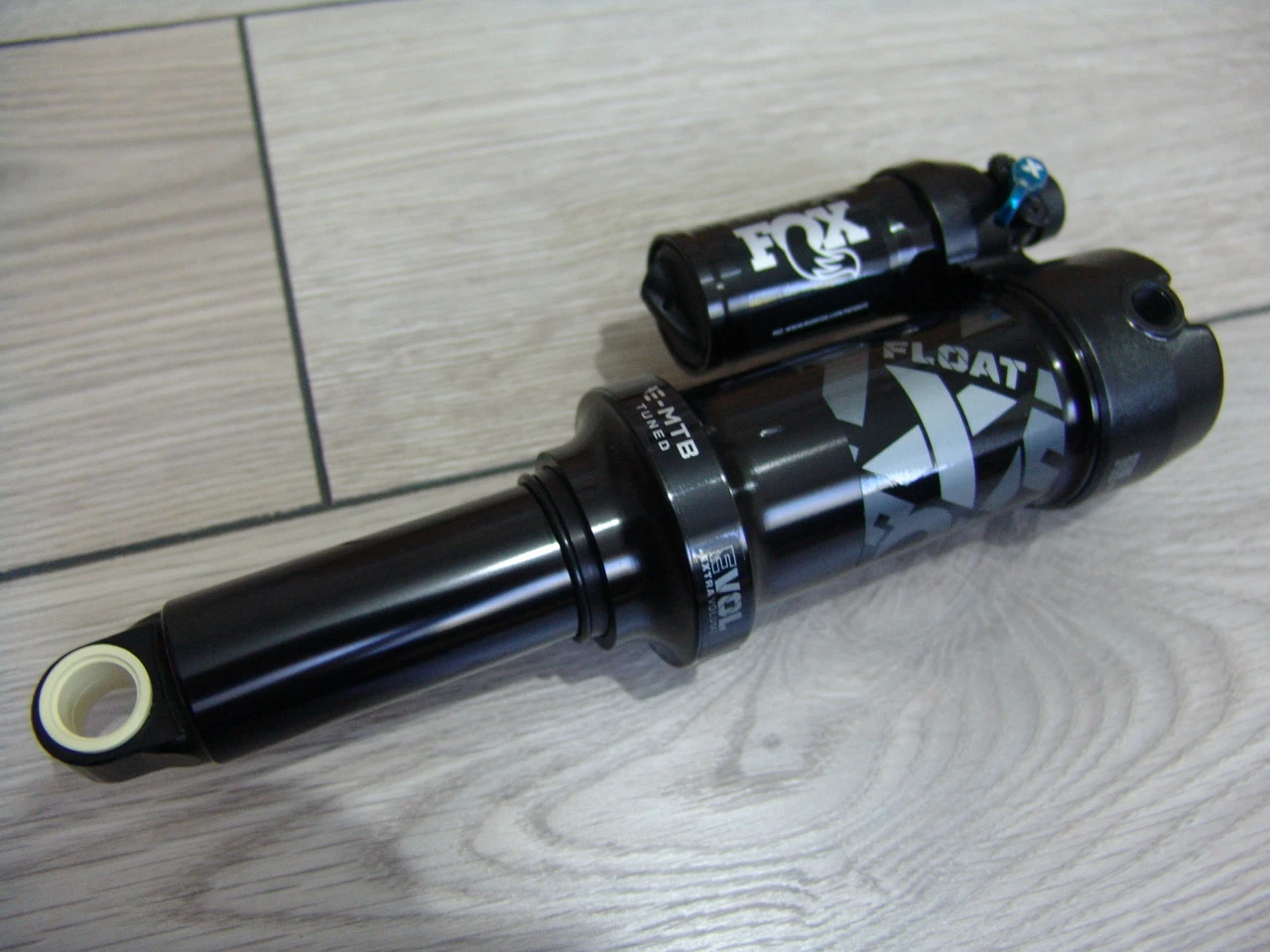 1. Amortizor Fox Float X Performance Trunnion 205x65/Nou