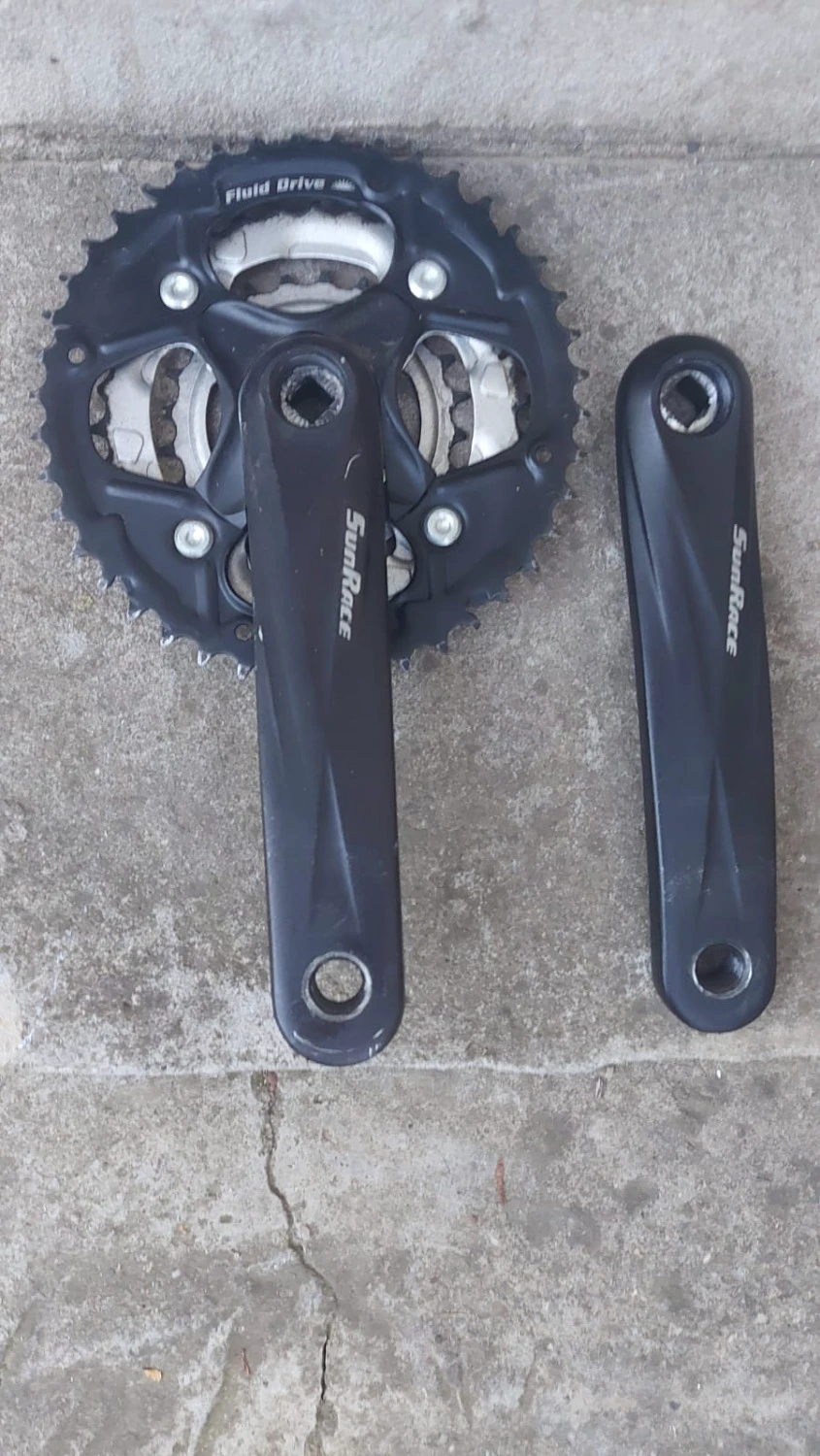 1. Angrenaj MTB pedalier SunRace Super Fluid Drive