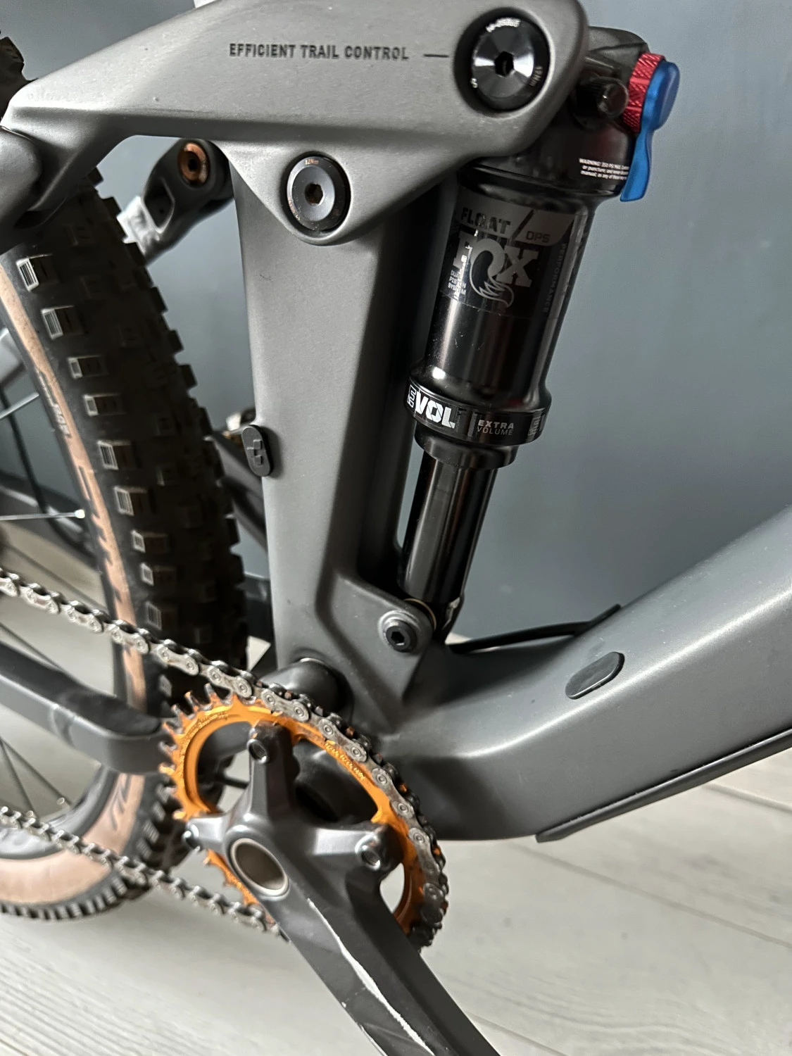 1. Cube Stereo Race HPC Carbon All mountain