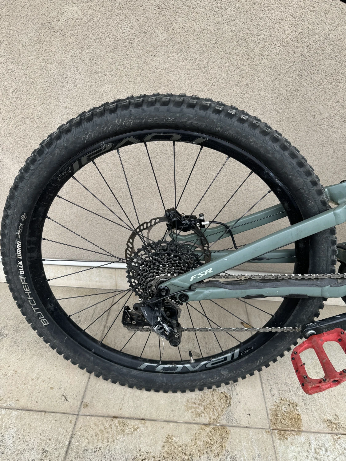 3. Vând bicicletă Specialized Kenevo Expert