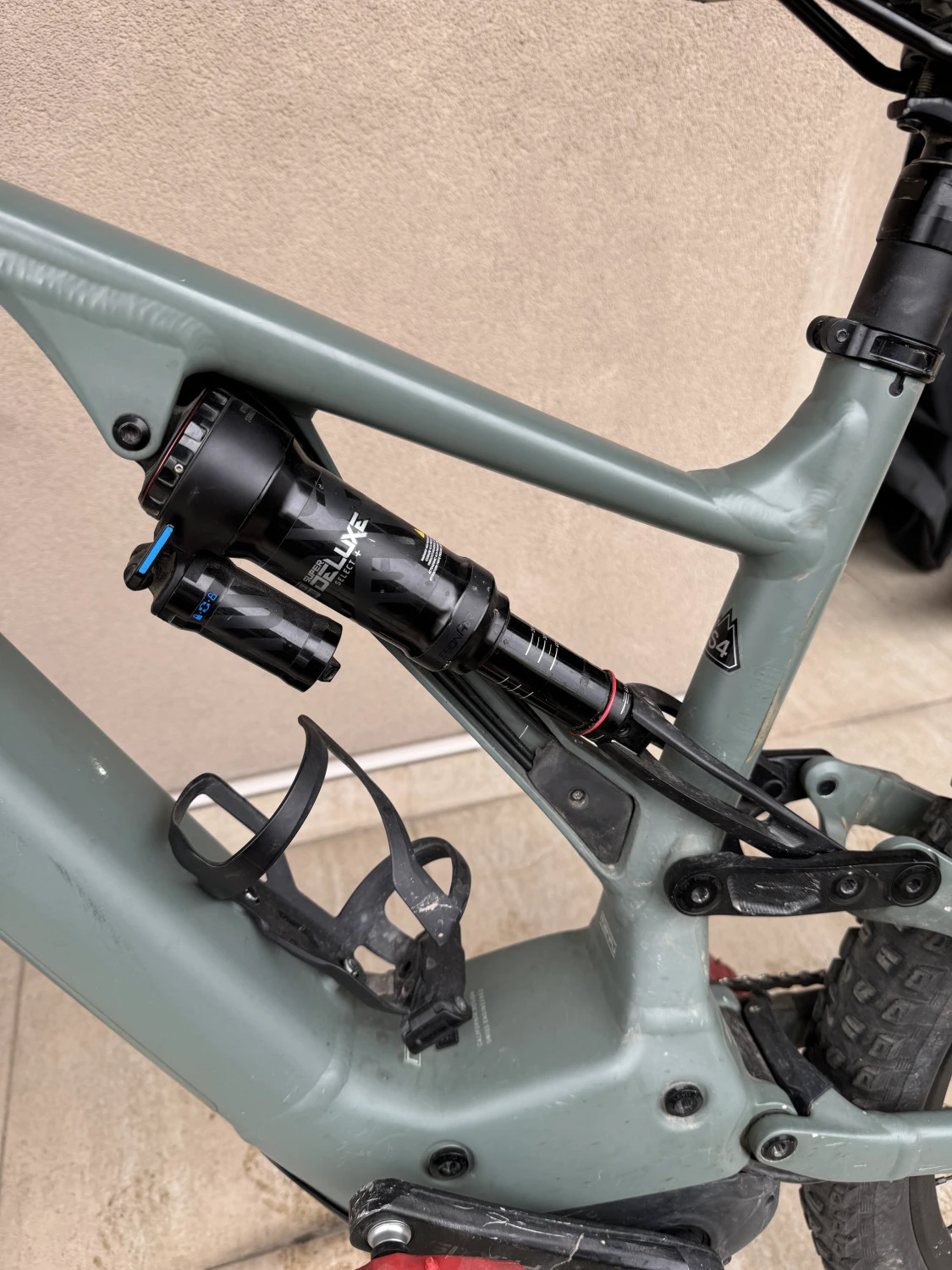 5. Vând bicicletă Specialized Kenevo Expert