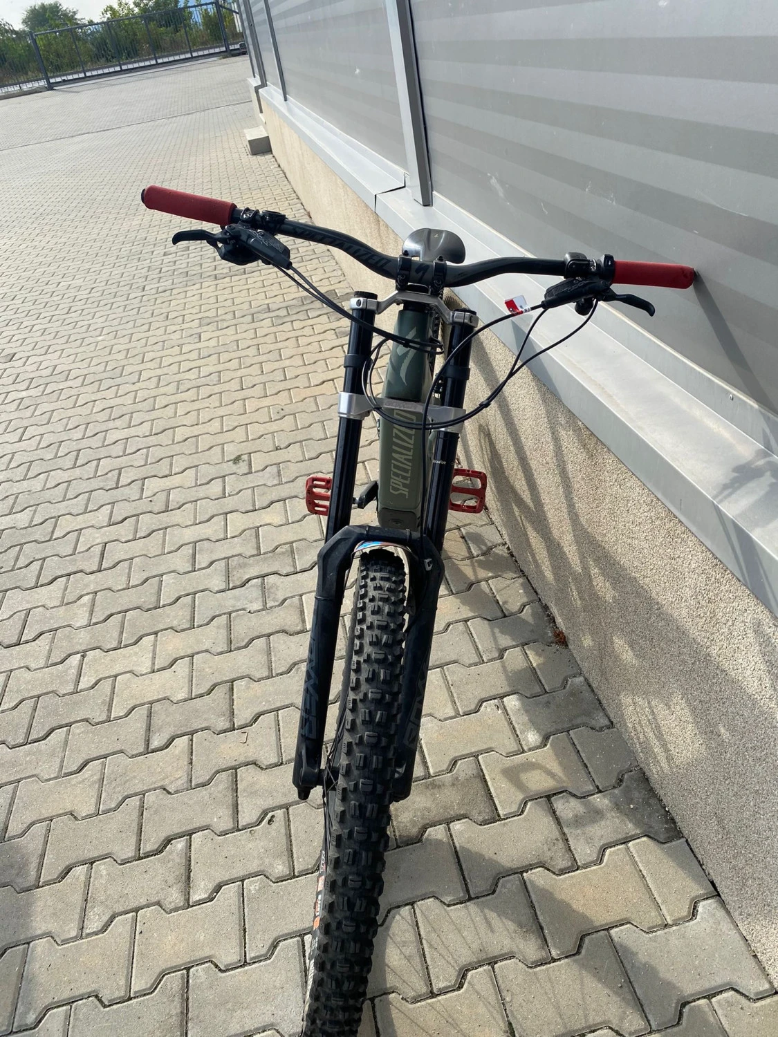 10. Vând bicicletă Specialized Kenevo Expert