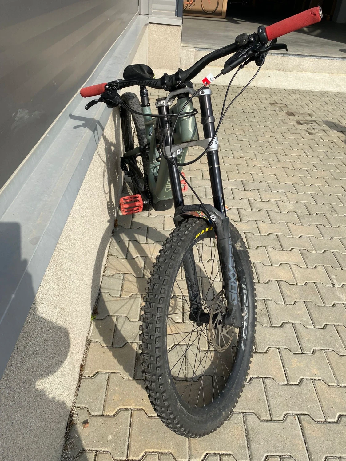 4. Vând bicicletă Specialized Kenevo Expert