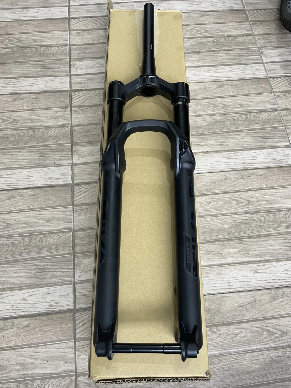 1. Furca RockShox Pike Ultimate Air 29 140mm