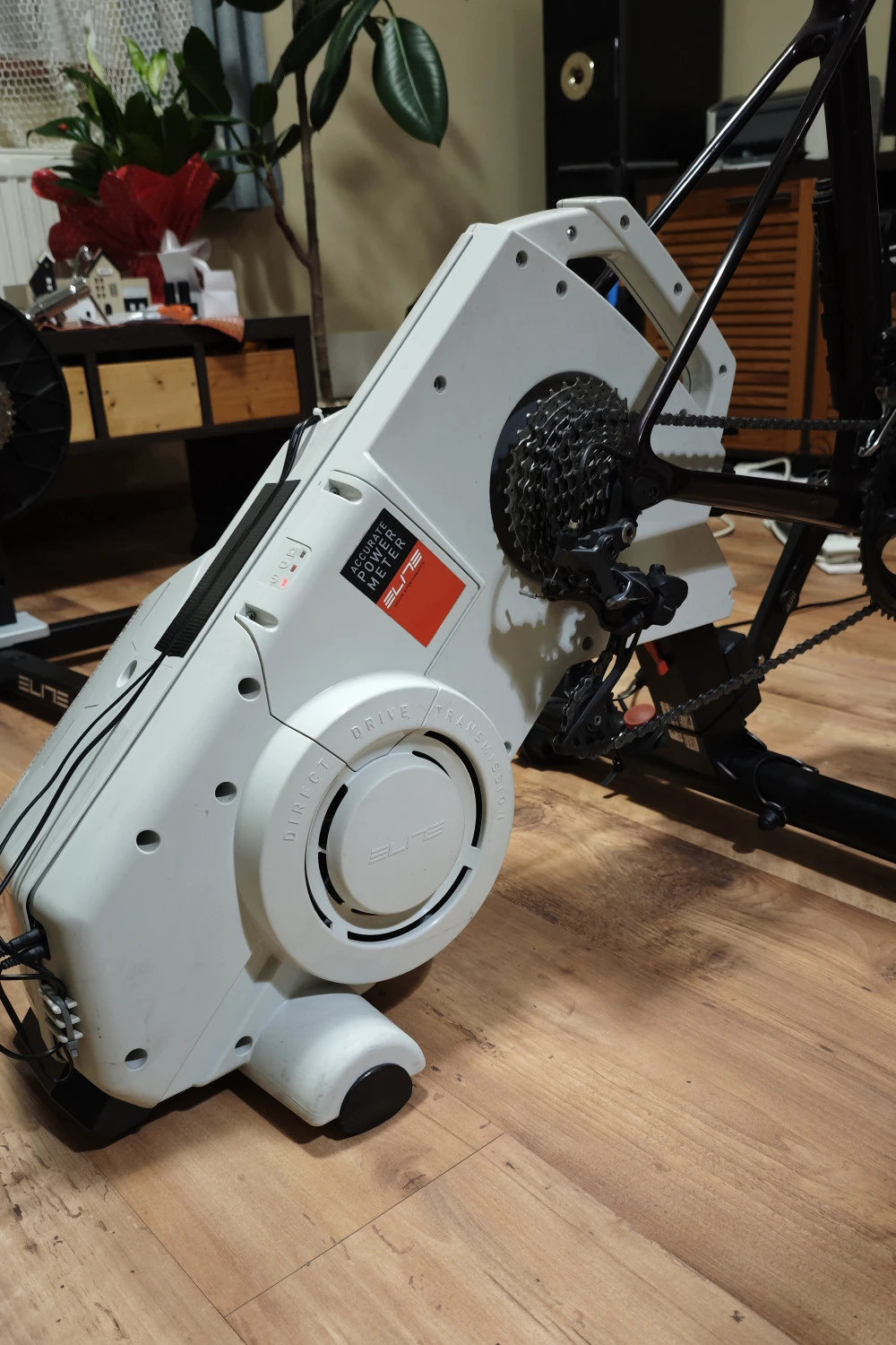 1. Smart trainer Elite Drivo