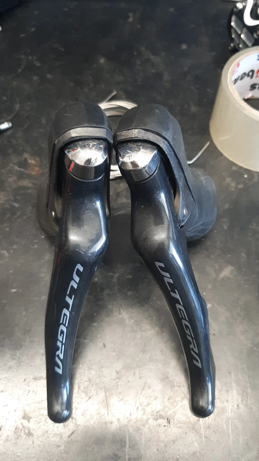 1. Manete Ultegra R8000