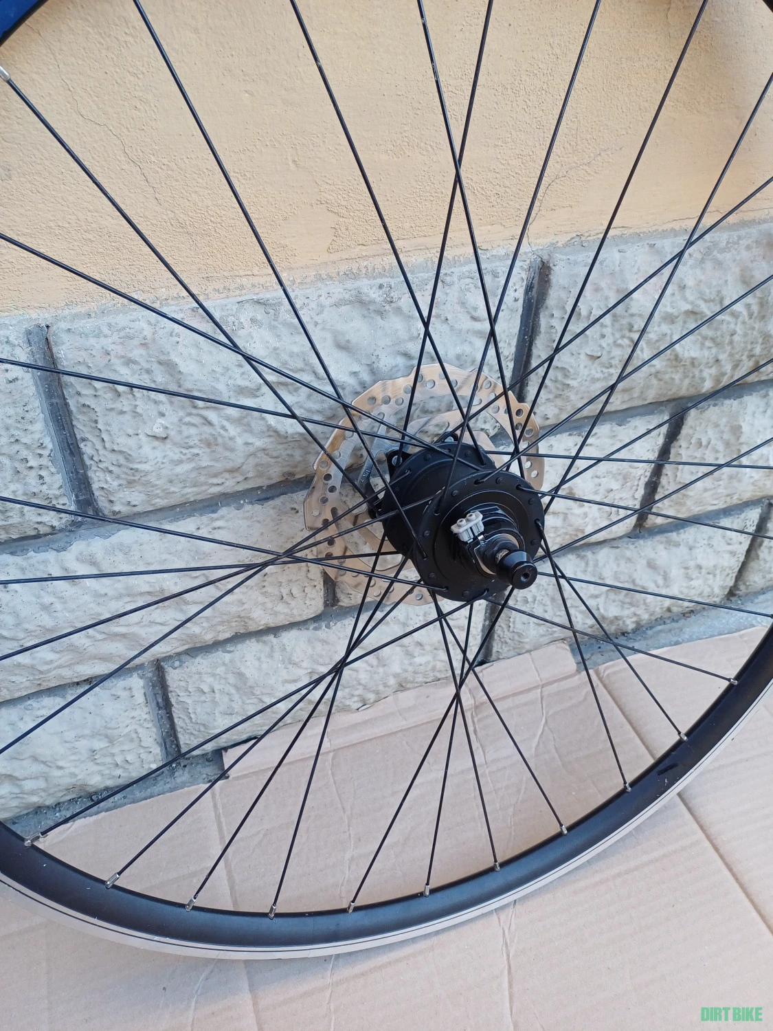 4. Roata bicicleta de fata cu dinam in butuc