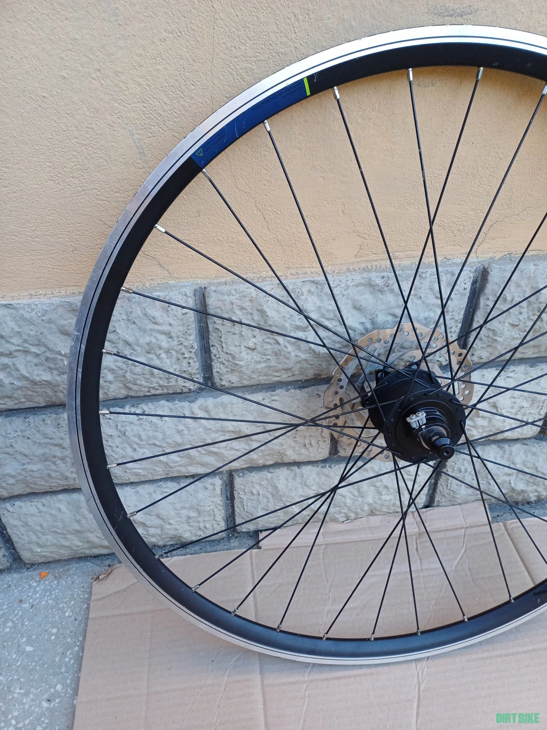 2. Roata bicicleta de fata cu dinam in butuc