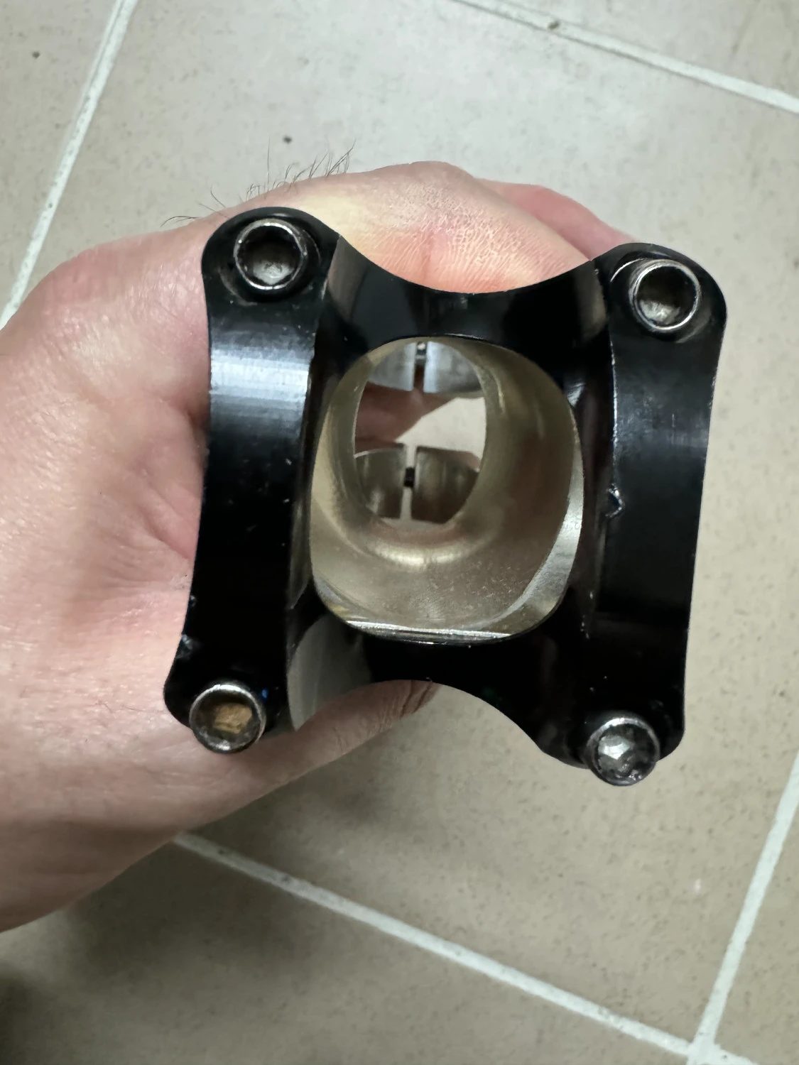 8. Pipa Tija ghidon Easton 31,8/50, 138 gr, aluminiu-negru
