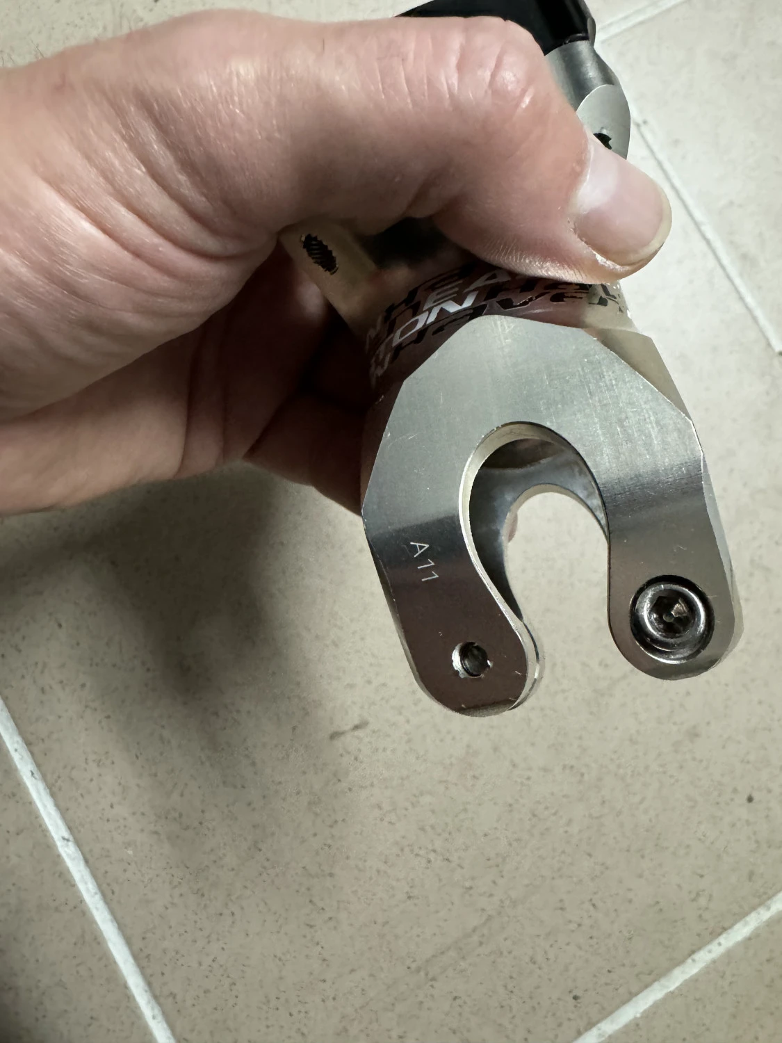 3. Pipa Tija ghidon Easton 31,8/50, 138 gr, aluminiu-negru