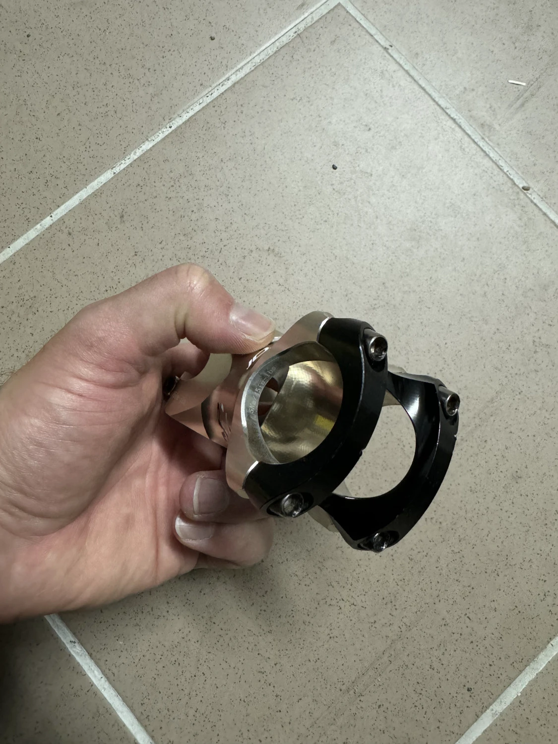 1. Pipa Tija ghidon Easton 31,8/50, 138 gr, aluminiu-negru