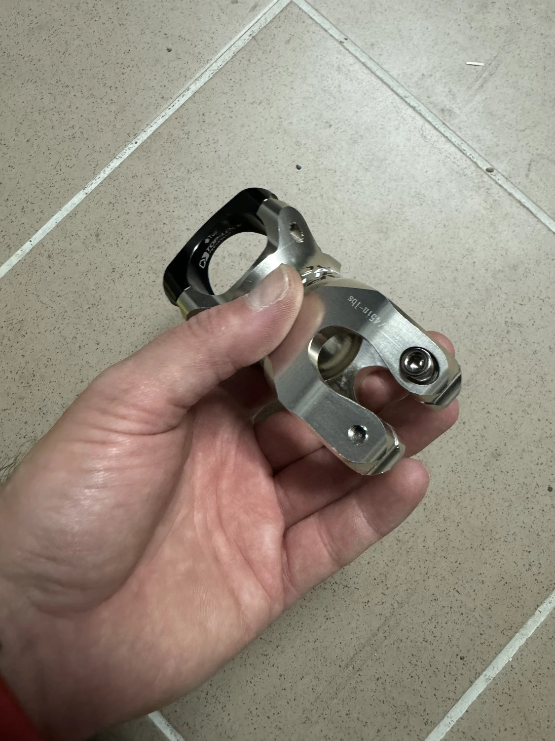9. Pipa Tija ghidon Easton 31,8/50, 138 gr, aluminiu-negru
