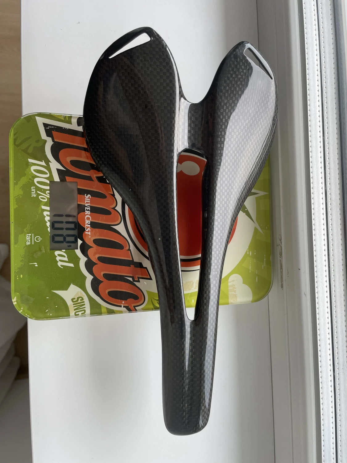 1. Șa bici din carbon, 108 grame