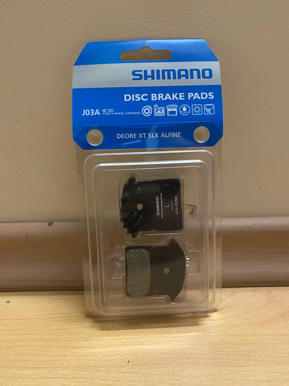 1. Placute Shimano J03A Resin