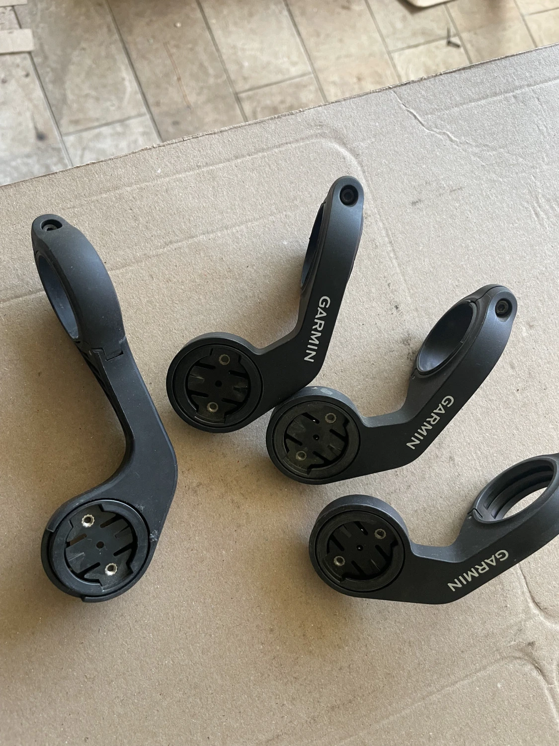 3. Suport Garmin cu brat