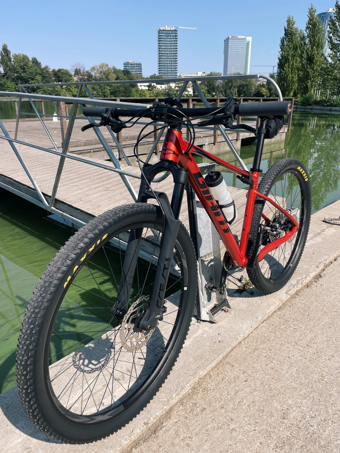 1. Bicicleta MTB - Giant XTC SLR 2