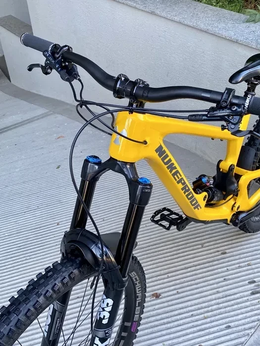 4. Nukeproof GIGA 297 L Mullet PRET REDUS