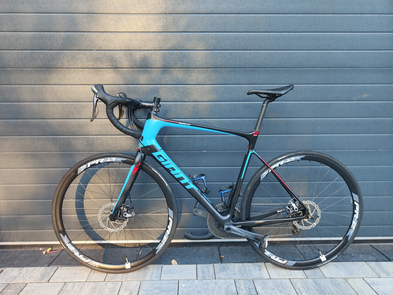 2. Bicicleta sosea / Cursiera carbon Giant Defy Advanced 1, frane disc