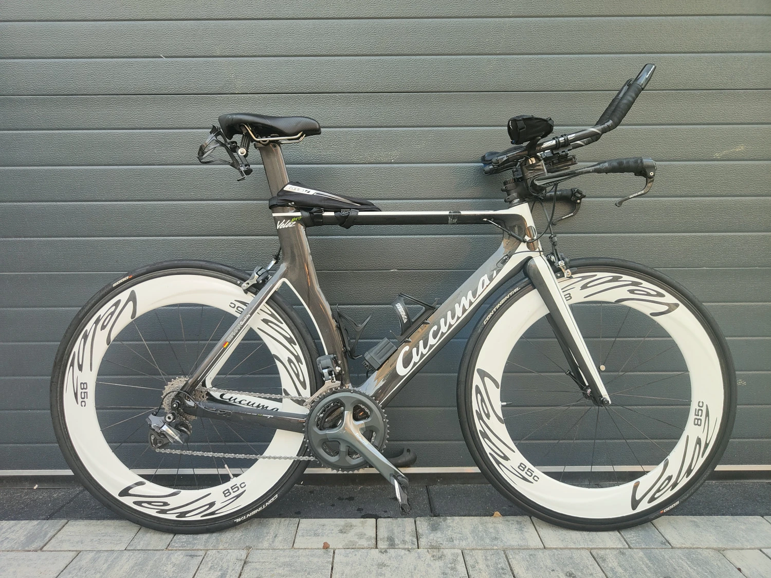 1. Bicicleta Triathlon carbon Cucuma Veloz Pro
