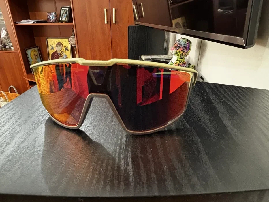 1. Ochelari Julbo Fury noi