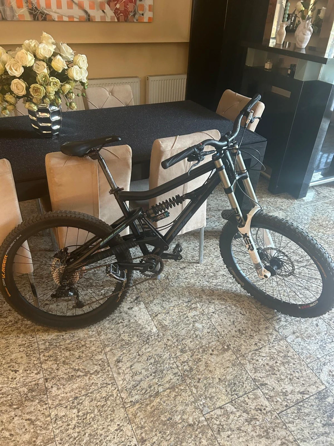 1. Bicicleta downhill SantaCruz