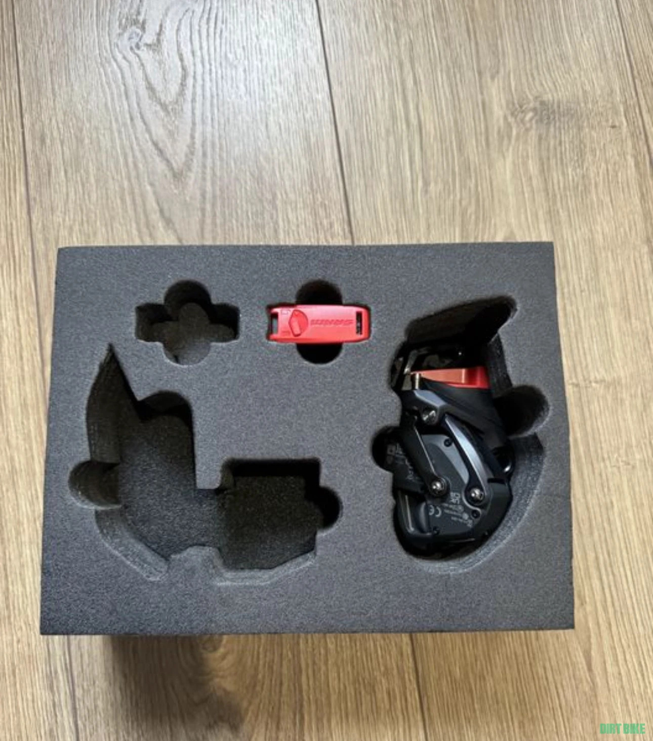 1. Schimbator sram force axs 12v si baterie. Noi