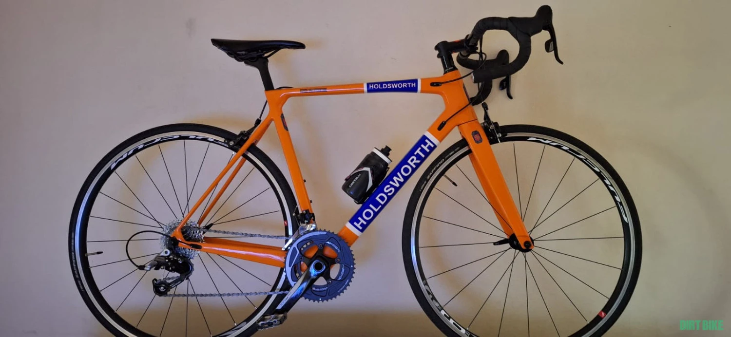 1. Bicicletă cursieră Full Carbon model 2024 Greutate 6 Kg