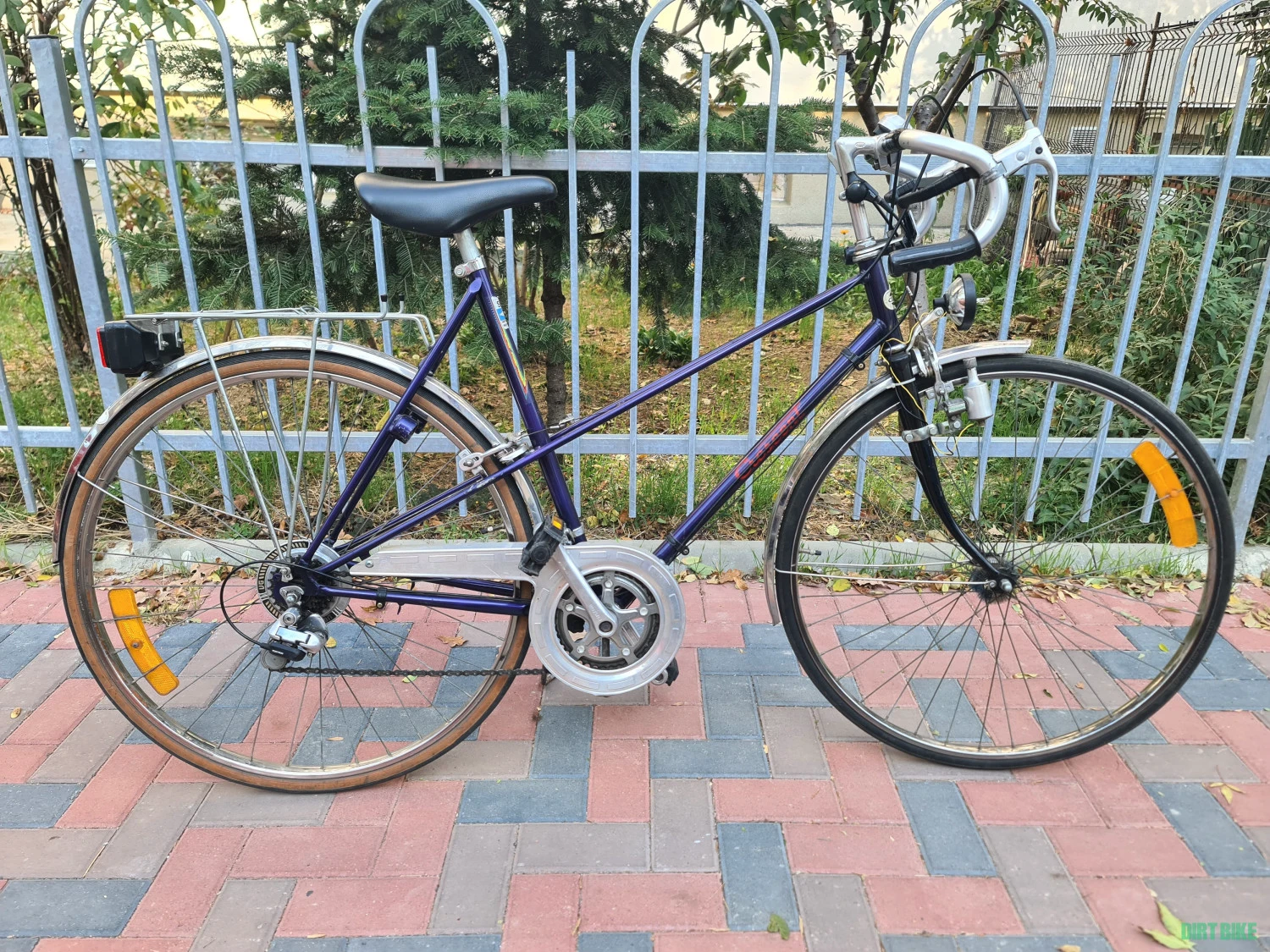 1. Crescent Suedia clasica city road hibrid damă