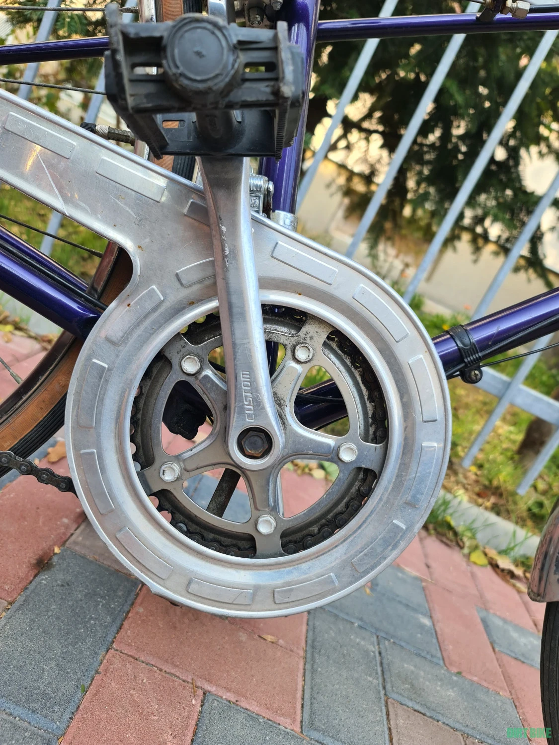 6. Crescent Suedia clasica city road hibrid damă